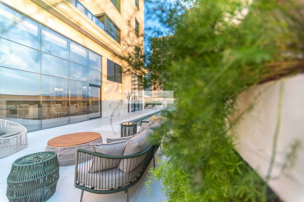 Apartamento Semi Mobiliado no Centro de  Balneário Camboriú,  com 4 quartos 4 vagas privativas - Deise Melo Imóveis